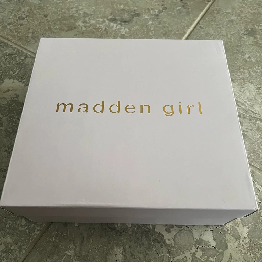 Madden Girl JKayce Brown Sweater Knit Ankle Boots with Buckle Detail, Size 1